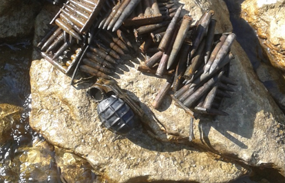 Perušić: Pronašao pet bombi i preko 2000 komada streljiva