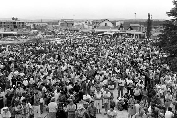 Brojni vjernici na obilježavanju 10. godišnjice ukazanja u Međurgorju, 25.6.1991.