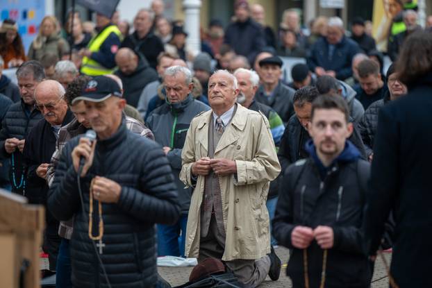 Muška molitva krunice svake prve subote u mjesecu na glavnom zagrebačkom trgu