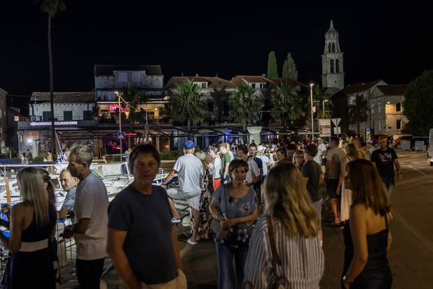 Proba na velikoj pozornici u Vela Luci