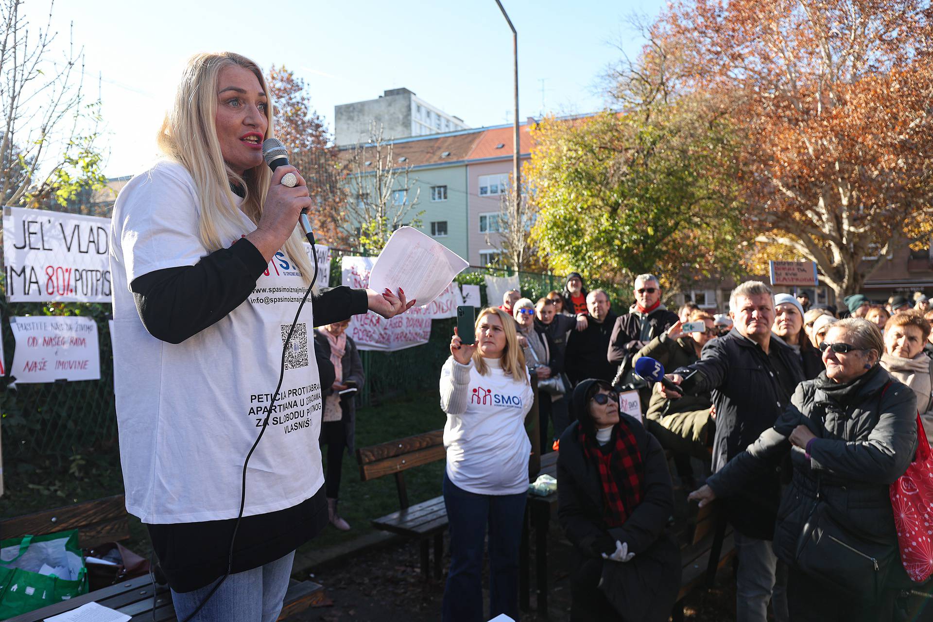 Zagreb: Prosvjed inicijative "Spasimo male obiteljske iznajmljivače"