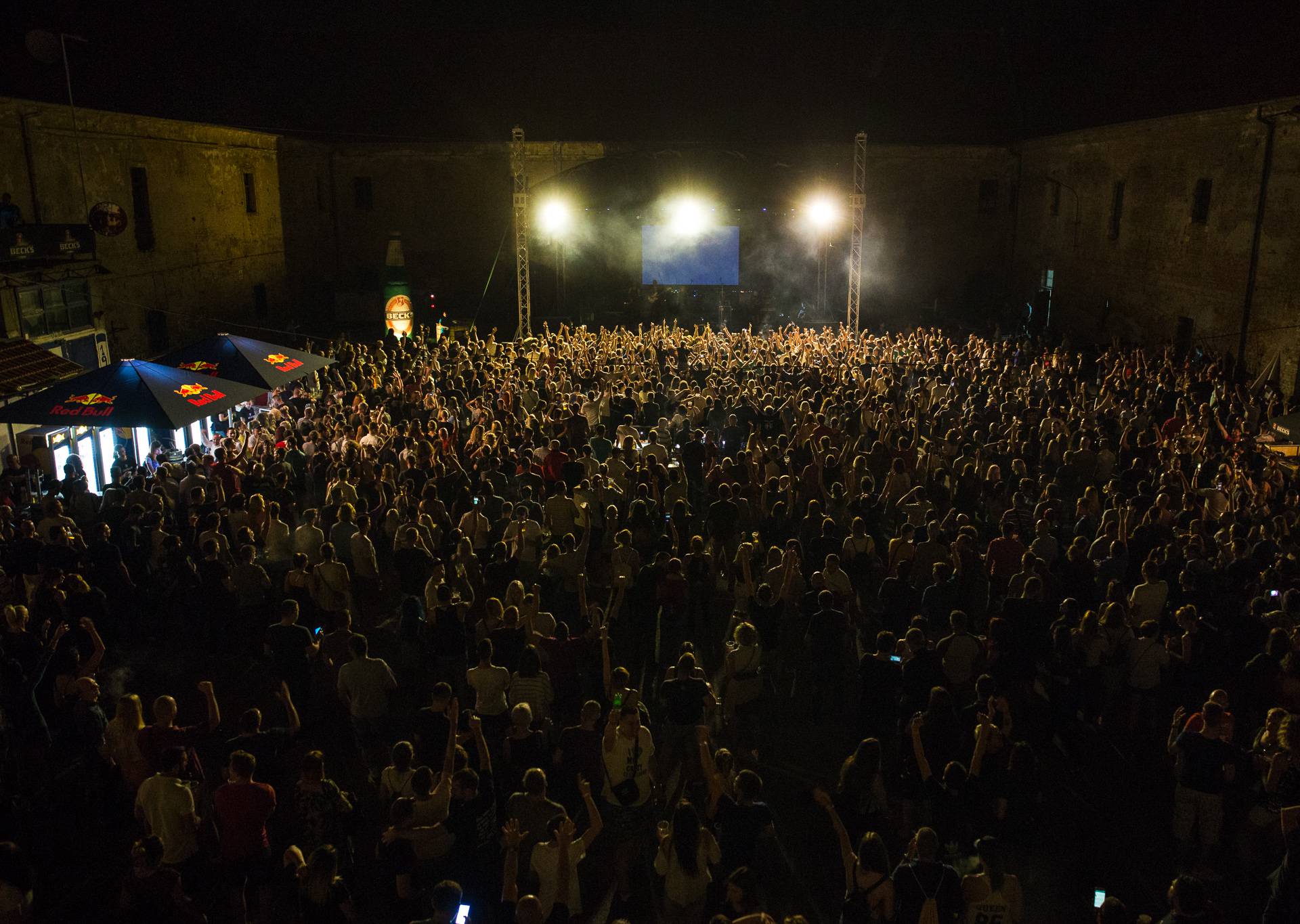 Osječki festival okupit će Let 3, Hladno pivo i Krankšvester