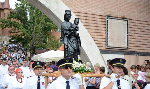 Župnik je mislio da Crkva gori, a to je svijetlila Bogorodica...