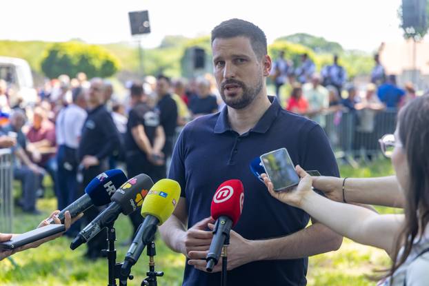 Osijek. Podjela graha na lijevoj obali Drave na Praznik rada