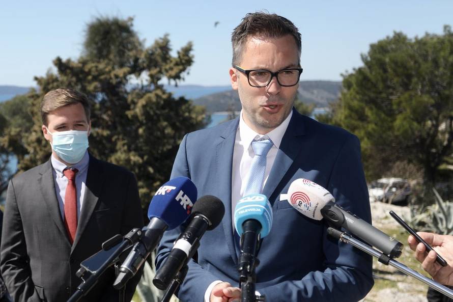 Željko Kerum kod Križa na Marjanu predstavio svoje suradnike