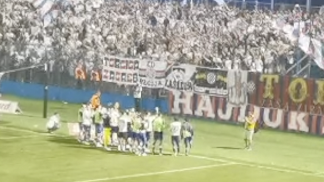 VIDEO Torcida glasno zapjevala i proslavila Livajin 30. rođendan