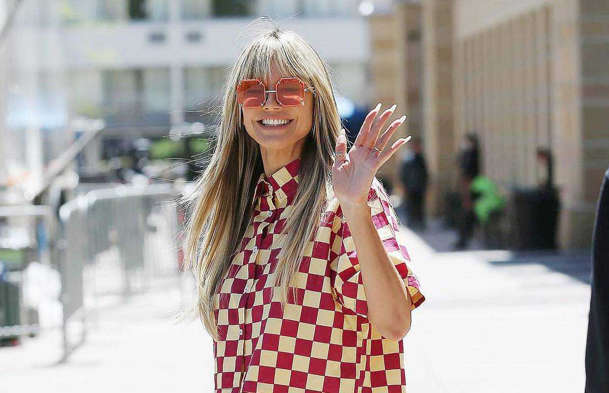 Heidi Klum kao da promovira Hrvatsku: Los Angelesom šetala u crveno-bijelim kockicama
