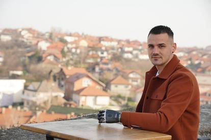 Mladić iz BiH nakon teške prometne nesreće dobio je mioelektronsku ruku