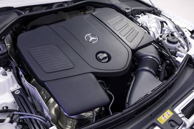 Vertraute Stärke auf einem neuen Niveau: Die neue Mercedes-Benz C Klasse bleibt sich treu – und wächst über sich hinausThe new Mercedes-Benz C-Class: Refined strength. Trusted continuity.
