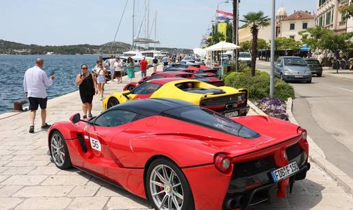 KAKVE PILE! Pogledajte Ferrarije koji su 'okupirali' &scaron;ibensku rivu