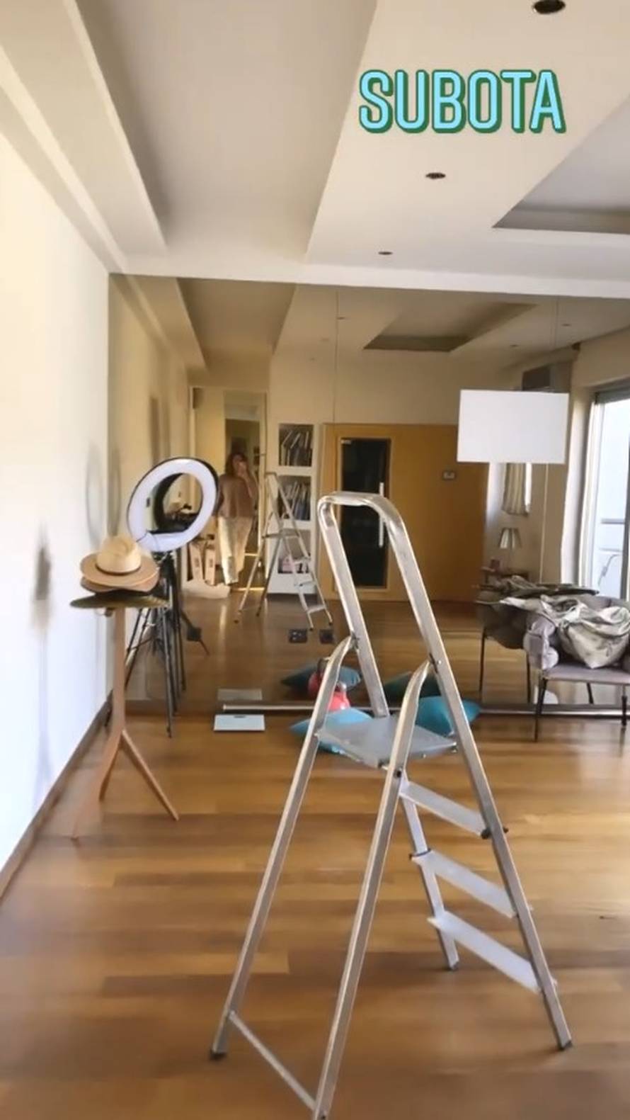 Radna akcija:  Nives čistila stan, pokazala je štikle i prljavi veš