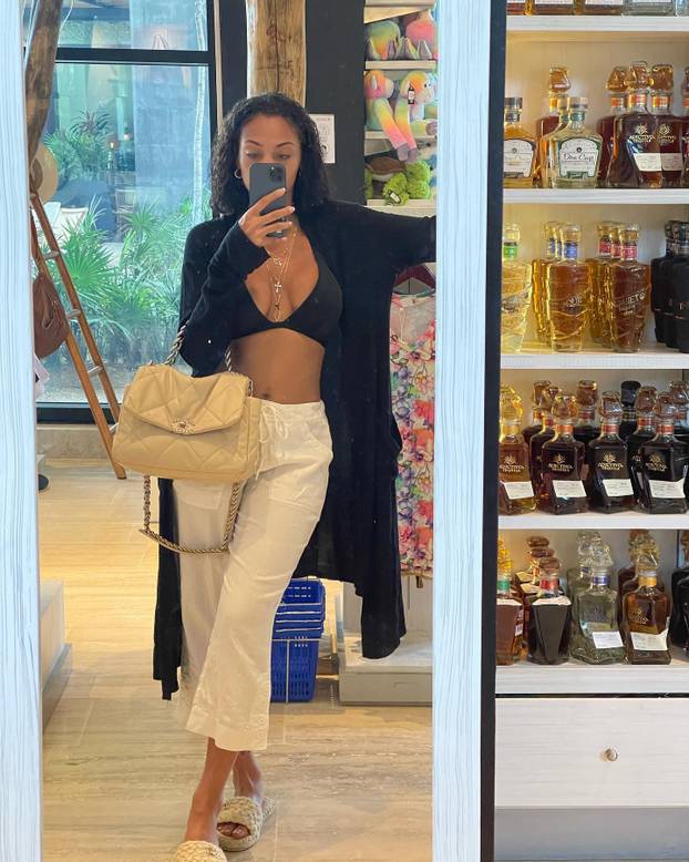 FOTO Košarkašica se skinula za Playboy, a karijera joj tone...