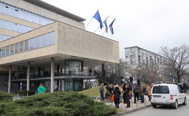 Zagreb: Evakuacija Gradskog poglavarstva zbog dojave o eksplozivnoj napravi