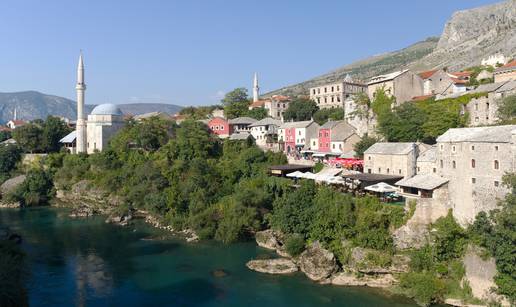 Psihički bolesnik pucao je iz strojnice po centru Mostara