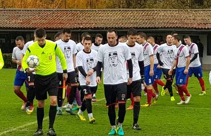 Novosadski nogometaši igrali su u majicama s likom Mladića