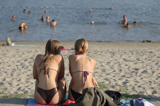 Osječani pronašli rashlađenje u Dravi