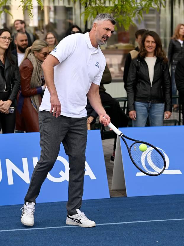 Zagreb: Goran Ivanišević odigrao je egzibicijski meč s mladom teniskom zvijezdom Lunom Vujović povodom predstavljanja zaklade UNIQUA SEE Future