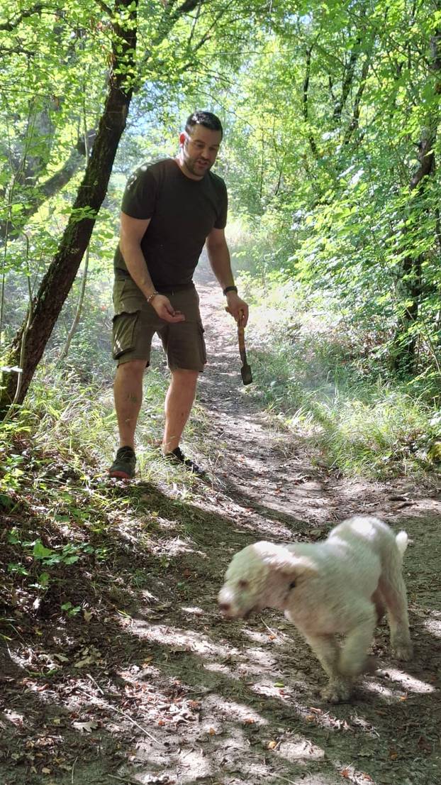 FOTO Pogledajte kako izgleda lov na tartufe u istarskoj šumi