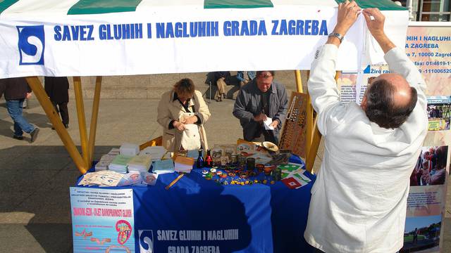 Zagreb: Akcijom  "Priznajmo znakovni jezik" obilježen dan nagluhih i gluhih