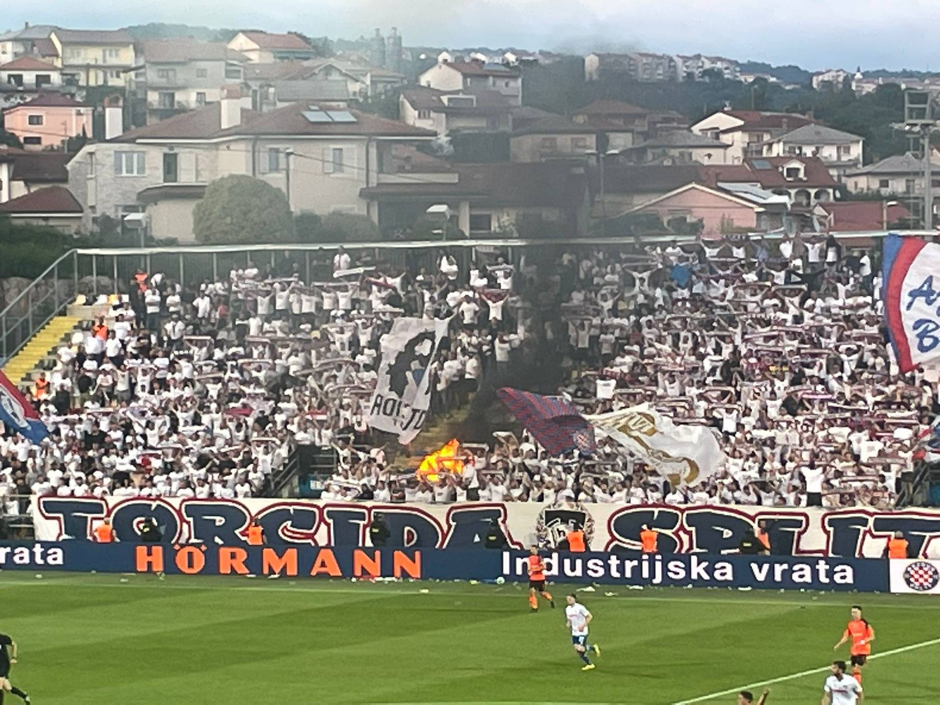 Požar u finalu: Hajdukovci su zapalili stolce, a onda i cijeli arsenal baklji na istoku Rujevice