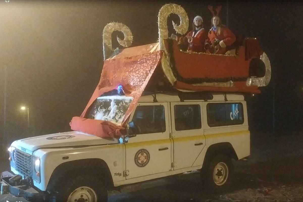 Džip pretvorili u vozilo Djeda Božićnjaka i donijeli darove u Centar za rehabilitaciju u Vrlici