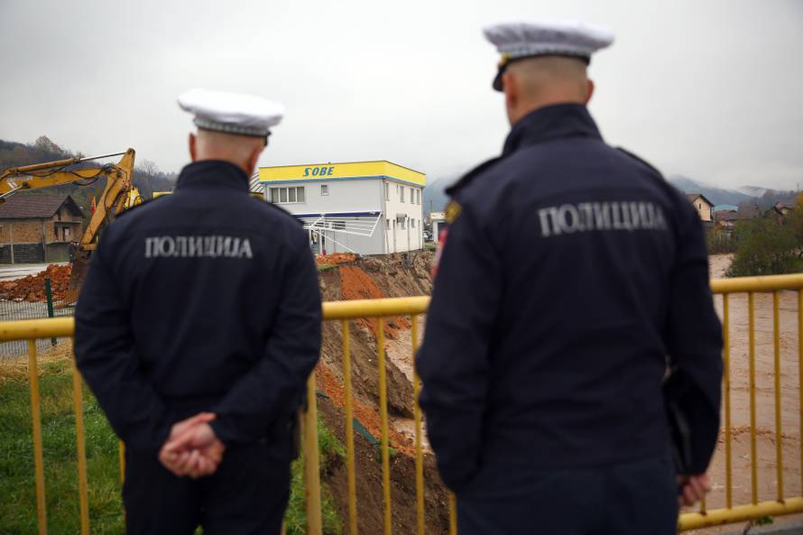 Izlijevanje rijeke Bosne i Željeznice iz korita na lokalitetu općine Ilidža