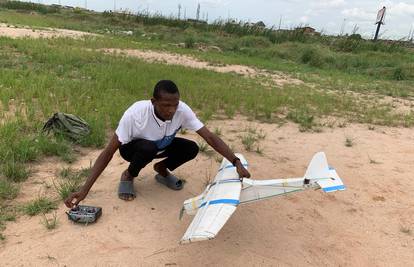 Mladi Nigerijac od otpada složio dron pa ostvario dječački san: Tehnološka tvrtka dala mu staž