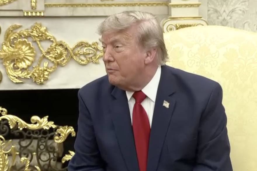 Trump ka&zcaron;e da nitko ne bi smio napla&cacute;ivati &ZeroWidthSpace;&ZeroWidthSpace;naknadu za prolazak kroz Hormu&scaron;ki tjesnac.