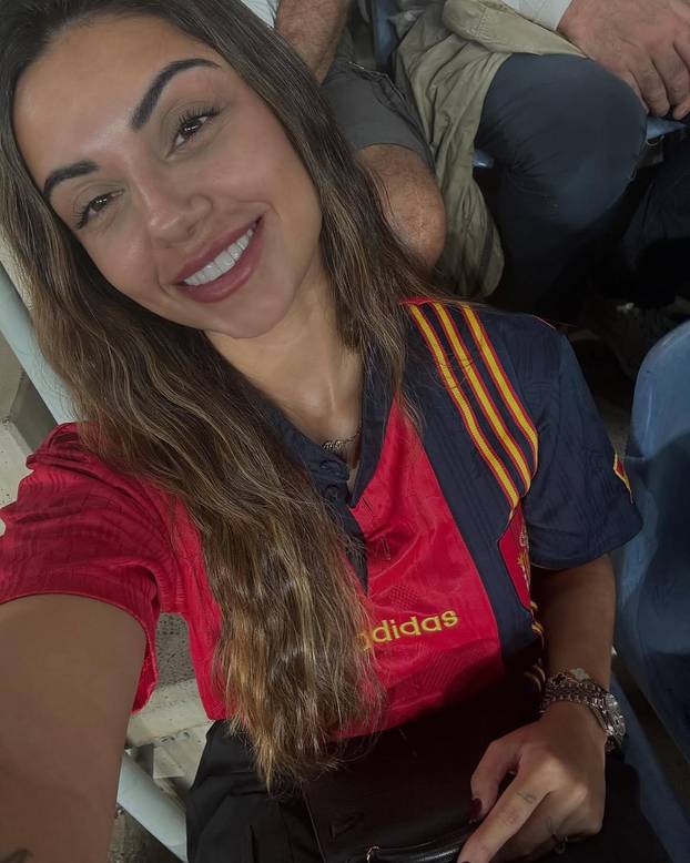 FOTO KAKVE LJEPOTICE! Ima li Španjolska najljepše WAGS-ice? Evo koga ljube Olmo i društvo...