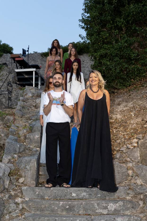 FOTO Karlobag zasjao u znaku mode i glazbe: Duchess revija i koncert Nine Badrić na Fortici