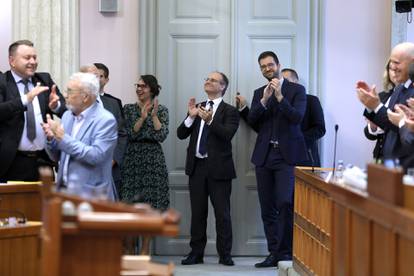 Čovjek je baš sretan: Pogledajte kako je Frka-Petešić reagirao na govor Plenkovića i dugi aplauz