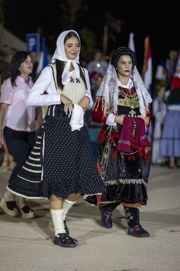 Vinkovci: Etno frizure svijeta na Vinkovačkim jesenima