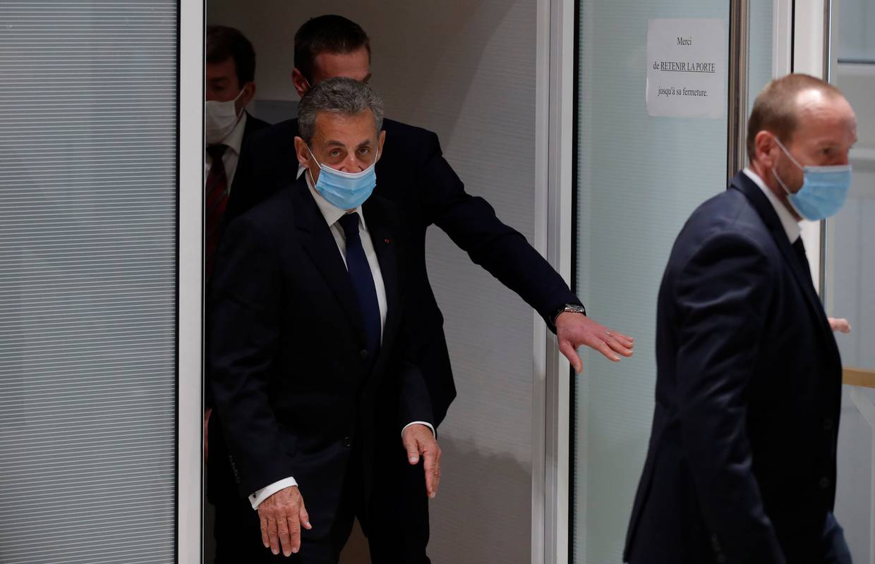 Sud proglasio bivšeg francuskog predsjednika Sarkozyja krivim, dobio je tri godine zatvora