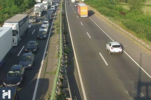 Stanje na cestama: Kolone i zastoji na A2, nesreća na Braču, gužva i na staroj karlovačkoj