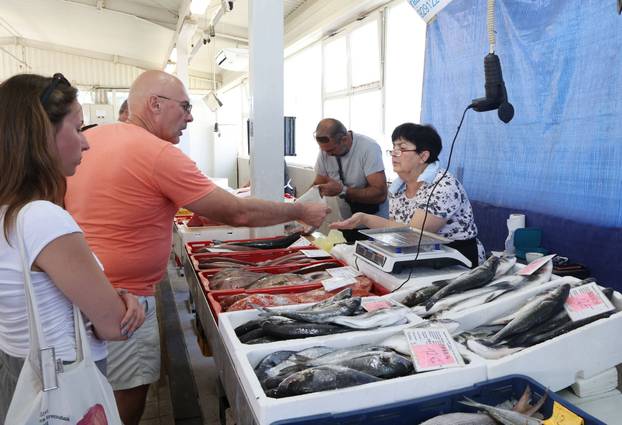 Šibenik:Bogata ponuda ribe na sibenskoj ribarnici.