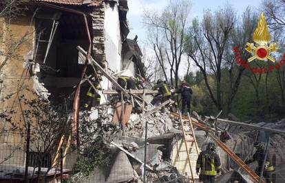 FOTO Eksplozija u Rimu. Urušila se zgrada, izvukli preživjelog muškarca: 'Čulo se kao bomba'