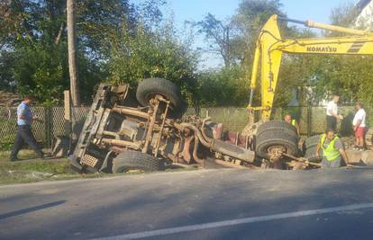 "Halo šefe, nemojte se ljutiti, ali uništili smo vam kamion..."