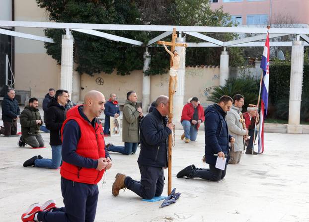 Šibenik: Muška molitva krunice