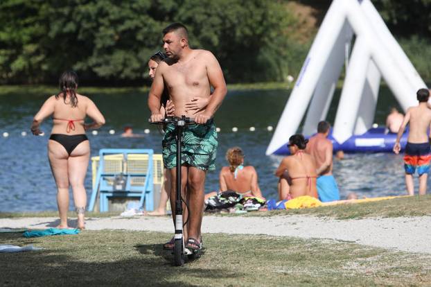 Karlovac: Osvježenje u rijeci Korani