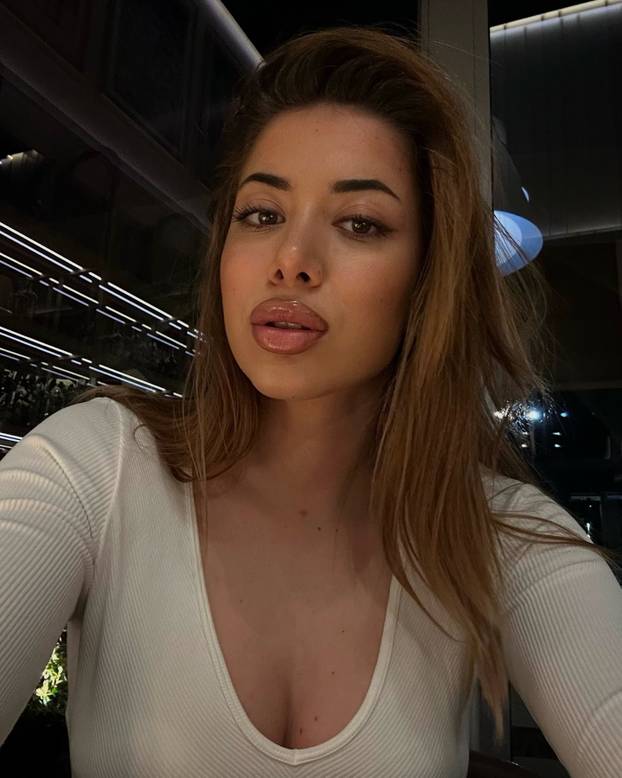 FOTO MMA voditeljica iz Srbije imponirala visinom u Zagrebu