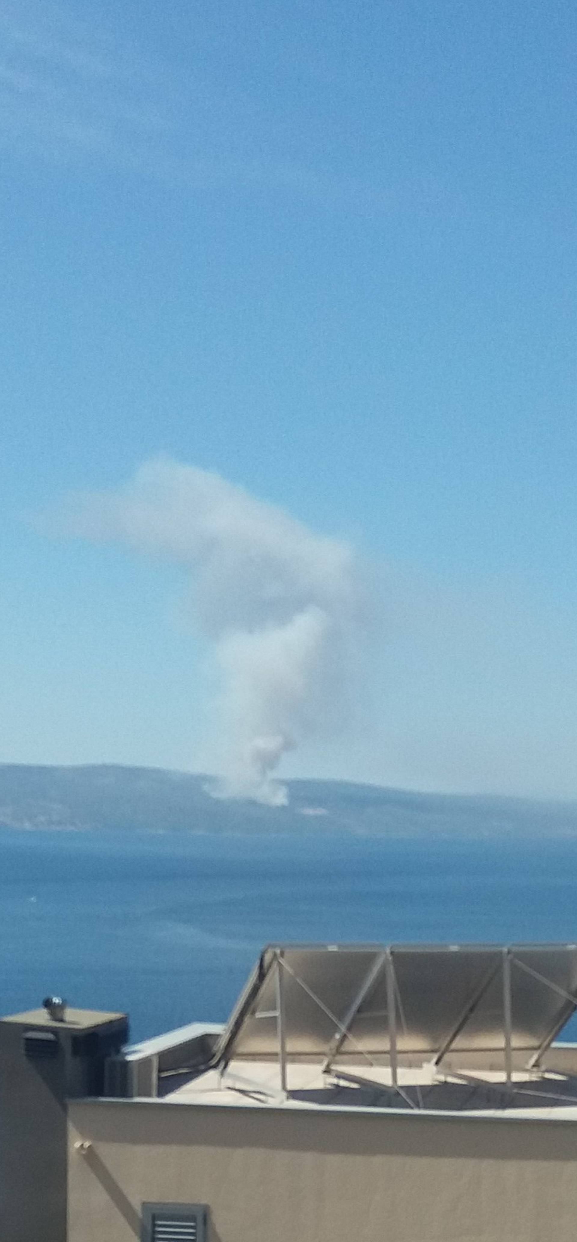 Gori na Braču i Korčuli: Požar u Ostrovici približio se kućama