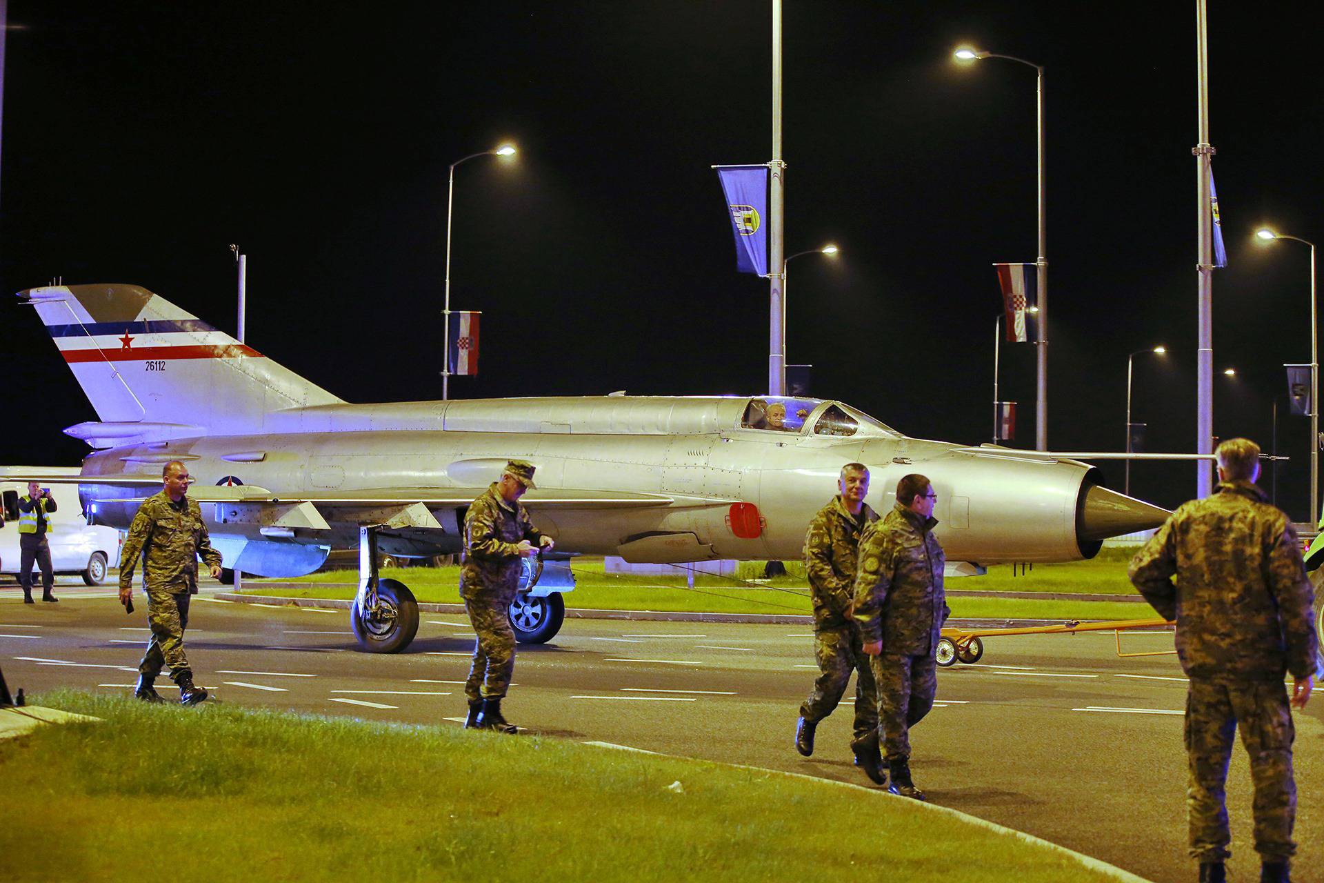 Pazi, MiG na cesti! Perešinov avion noćas vozili kroz Zagreb