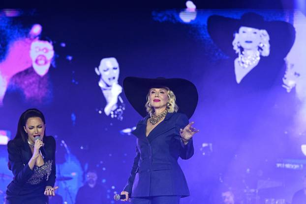 Zagreb:  Lepa Brena zapjevala s Aleksandrom Prijović