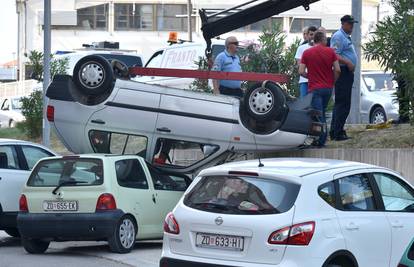 Vozačica (48) u Zadru se na parkiralištu prevrnula na krov