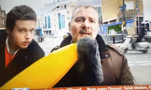 Zafrkavao reportera bananom pa ga doveo do sloma živaca