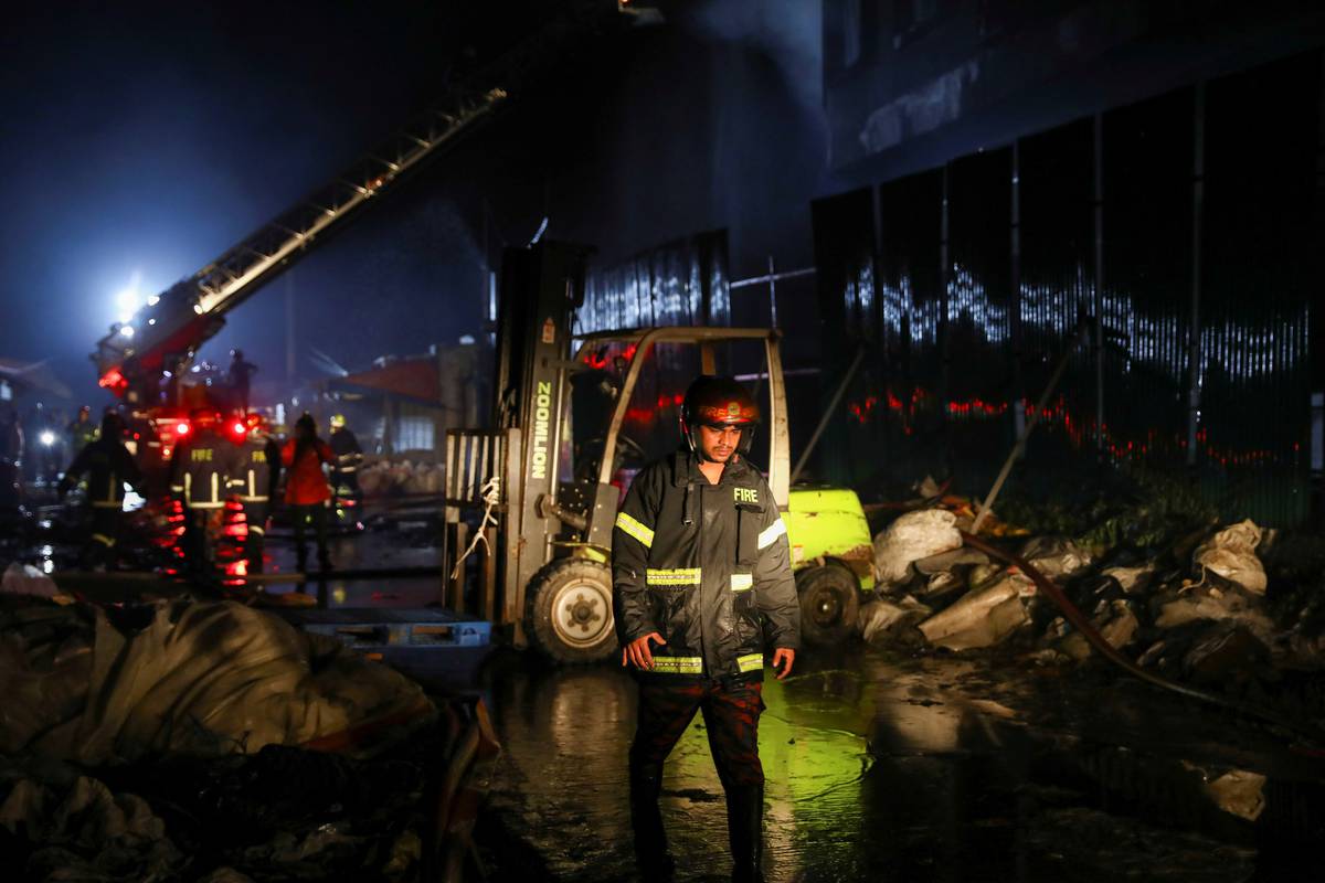 Najmanje troje mrtvih i 30 ozlijeđenih u požaru tvornice: Radnici su iskakali kroz prozore