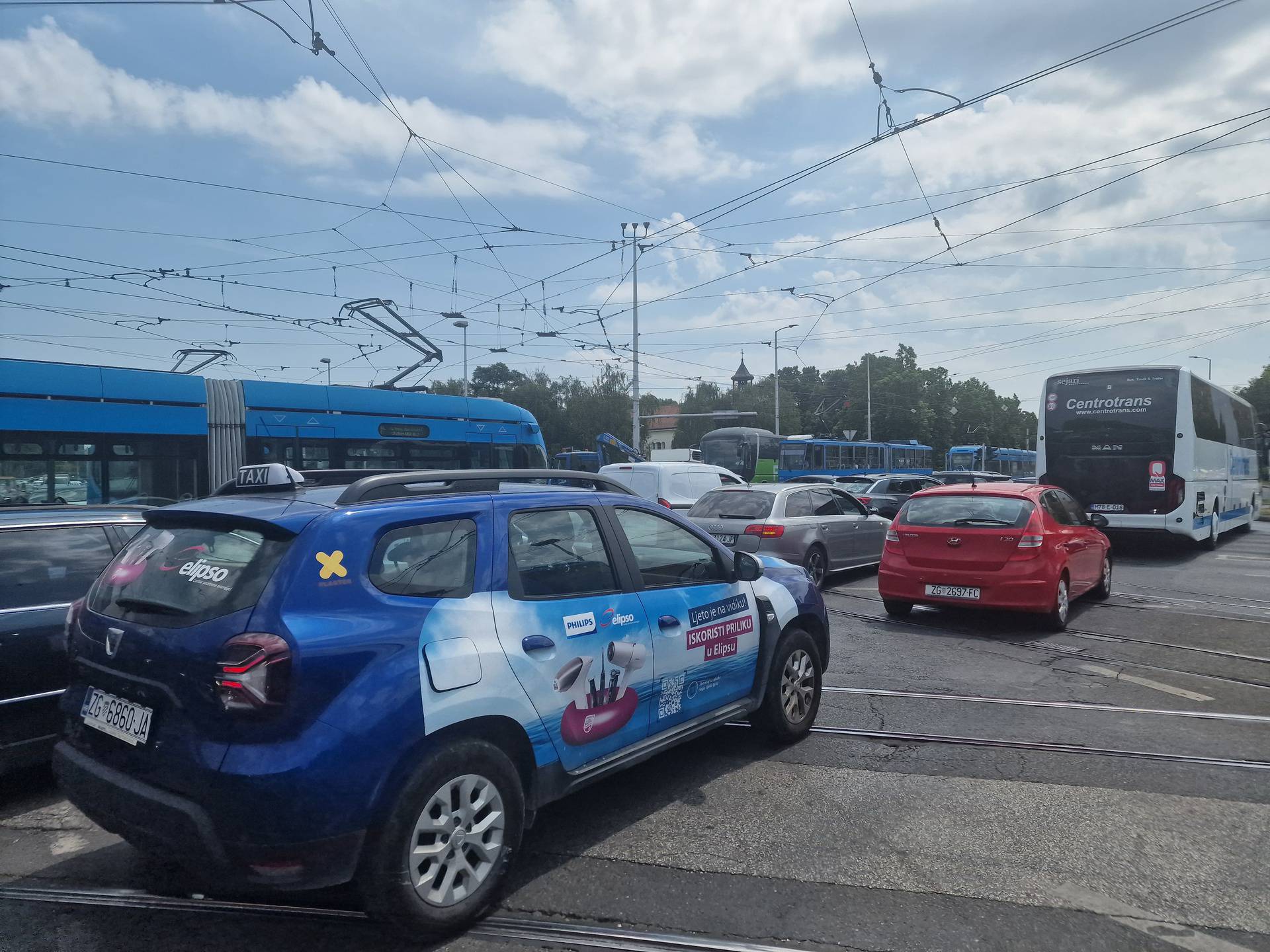 VIDEO Sve stalo na Držićevoj, novi kolaps usred Zagreba: 'Semafori su prestali raditi...'