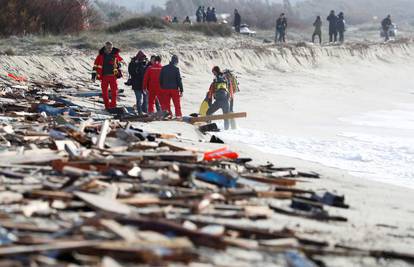 Niz spasilačkih operacija u blizini talijanske obale: 'Više od 1000 ljudi je u opasnosti'