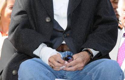 Dennis Hopper preslab da dolazi na sud zbog rastave