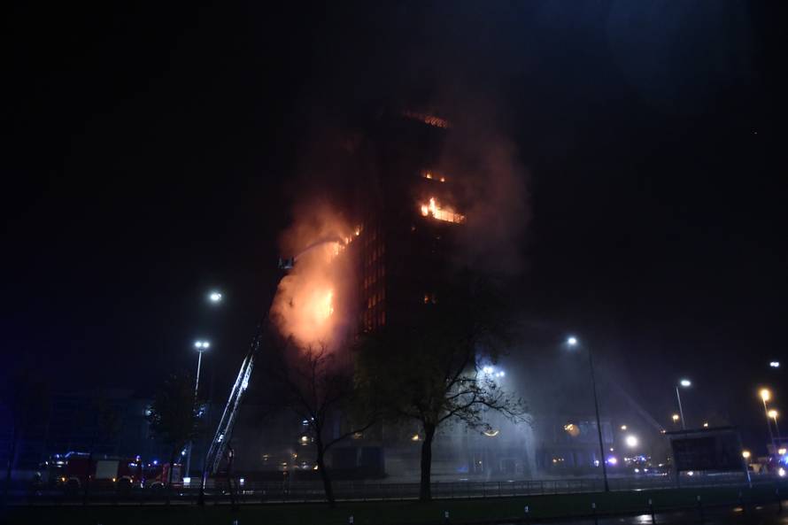 Zagreb: Pozar u Vjesnikovom neboderu